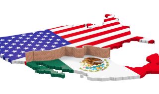 Щатът Аризона премахва стената от контейнери на границата с Мексико
