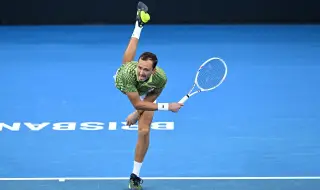 Медведев и Микелсен с категорични успехи в Бризбън