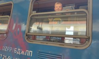 Само 62-ма украински бежанци отпътуваха с влак от Варна и Бургас към вътрешността на страната