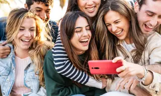 Защо поколението на милениалите изглежда по-младо от поколението Z?