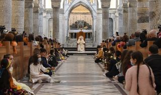 Историческа визита! В Ирак папа Франциск отправи молитва за жертвите на "Ислямска държава"