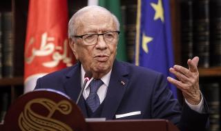 Президентът на Тунис се бори със смъртта