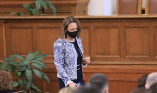 Ива Митева: Ще се свържем с премиера Бойко Борисов за утрешното заседание