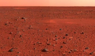 Марсоходът на НАСА откри лилави скали