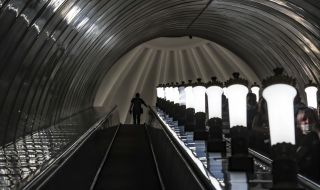 Пътници влизат в московското метро с лицево разпознаване
