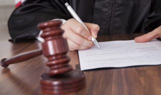 Шофьор, отнел живота на две жени, сяда на подсъдимата скамейка