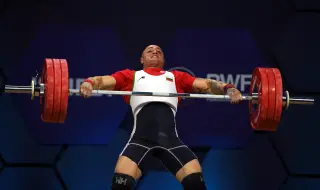 Карлос Насар и федерацията по вдигане на тежести все още не са постигнали договорка