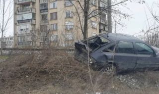 Шофьори се скараха на паркинг в Казанлък, последва гонка и катастрофа