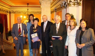 Видни онколози получиха награди