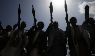 Йеменските бунтовници заплашиха да затворят ключов маршрут, свързващ Европа с Азия