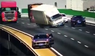 Крик вместо авариен триъгълник предизвика зловеща катастрофа (ВИДЕО)