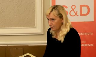 Евродепутати, сред които и Елена Йончева, са в готовност да съдят Европейската комисия
