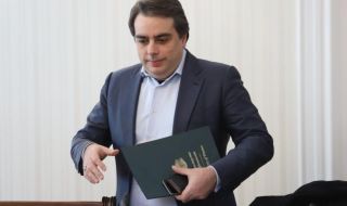 Кой е Асен Василев - кандидатът за премиер от „Продължаваме промяната“