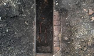 Тракторист откри случайно зидан гроб от римско време край Попово