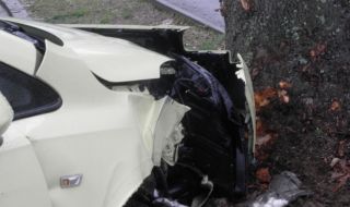 Мъж пострада при катастрофа между лек автомобил и камион в Ботевград