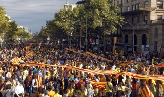 400 километрова жива верига се изви в искане за независимост на Каталуния