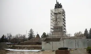 Областната управа на София заговори за "спешен демонтаж" на паметника на Съветската армия