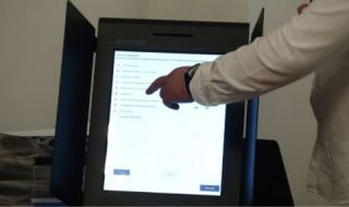 Поискаха проверка на проблема с машинното гласуване във Велико Търново