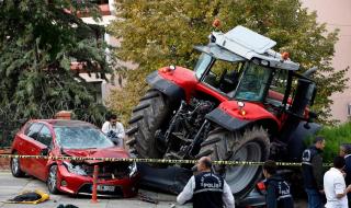 Тракторист предизвика хаос в Анкара