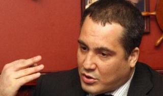 Слави Бинев: Октай не е сценарист на театъра с Доган