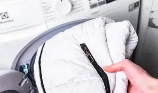 Как да перем правилно дрехи с ципове и копчета