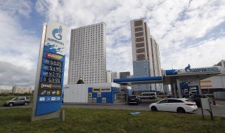 Нагоре! Бензин АИ-95 поскъпна рекордно на борсата в Санкт Петербург