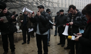 Недоволни учени обстрелват Борисов с sms-и