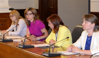 Задължават осиновителите да информират детето в най-ранна възраст