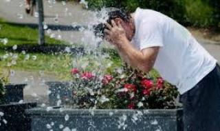 Жегата продължава