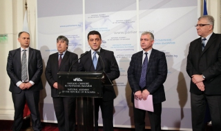 БСП иска временна комисия за новия дълг