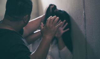 16-годишен нападна жена и  блудства с нея