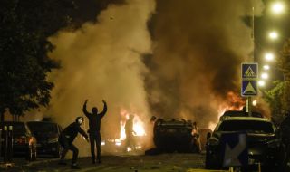 Арестуваха 49 протестиращи в Марсилия, демонстрантите щурмуваха оръжеен магазин