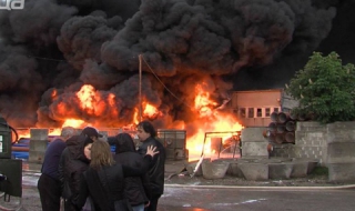 Голям пожар горя във Враца (Видео)