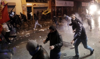 Хиляди протестиращи разпръсна полицията в Турция (видео)