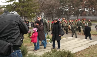 Сухопътните войски отдадоха почит на загиналите в Кербала /Обновена/