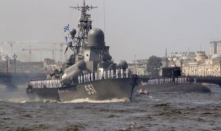 Напрежение в Черно море! Руски военни прогониха британски кораб, плаващ край Крим