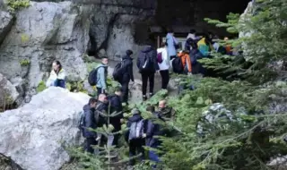 Учители предизвикват ученици да покоряват връх