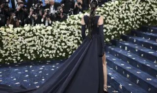 Приятелката на Лео Ди Каприо и Наоми Кембъл с впечатляващи тоалети на Хелоуин (СНИМКИ)