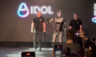 Първият руски човекоподобен робот се преби при дебюта си пред публика ВИДЕО