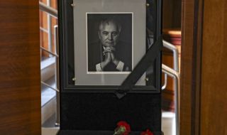 Погребват Горбачов днес в Москва