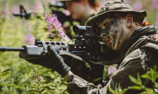 Супер снайперист спря джихадистка офанзива