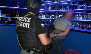 Закопчаха сводници във Варна