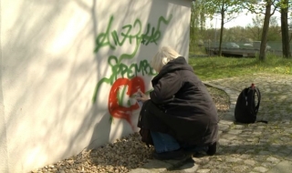 70-годишна германка се бори с неонацистите