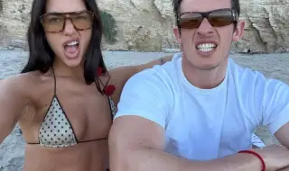 Дуа Липа и Калъм Търнър разпалиха социалните мрежи с романтични СНИМКИ от плажа