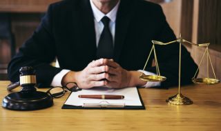 Фалшив адвокат спечели над 20 дела без да има юридическо образование (ВИДЕО)