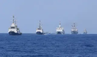 Гърция изпраща военни кораби край Либия