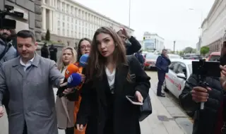 Анна Бодакова: Двуликият Радев си играе на „иди ми - дойди ми“
