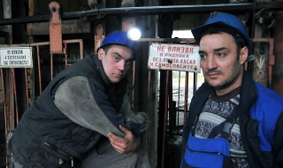 Стачкуващите миньори излязоха от забоя