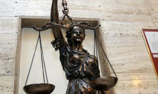 Четири години затвор за продавач-консултант, извършил 355 престъпления