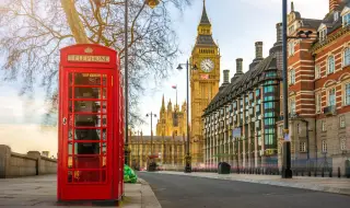 Продават емблематичните червени телефонни кабини във Великобритания